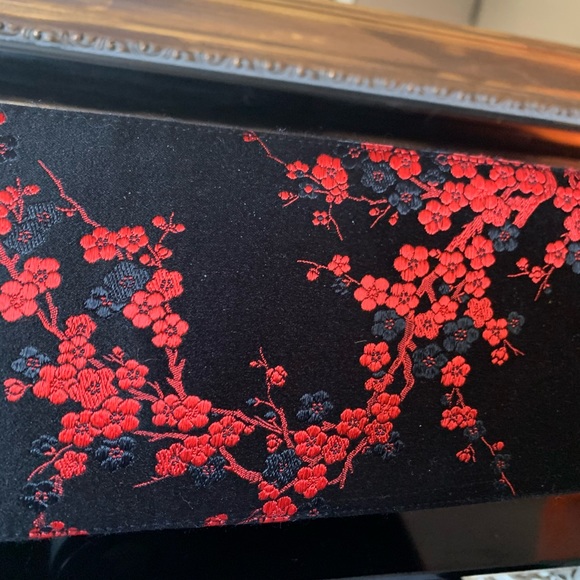 Brand, “Old Shanghai” Silk Purse - Picture 3 of 8